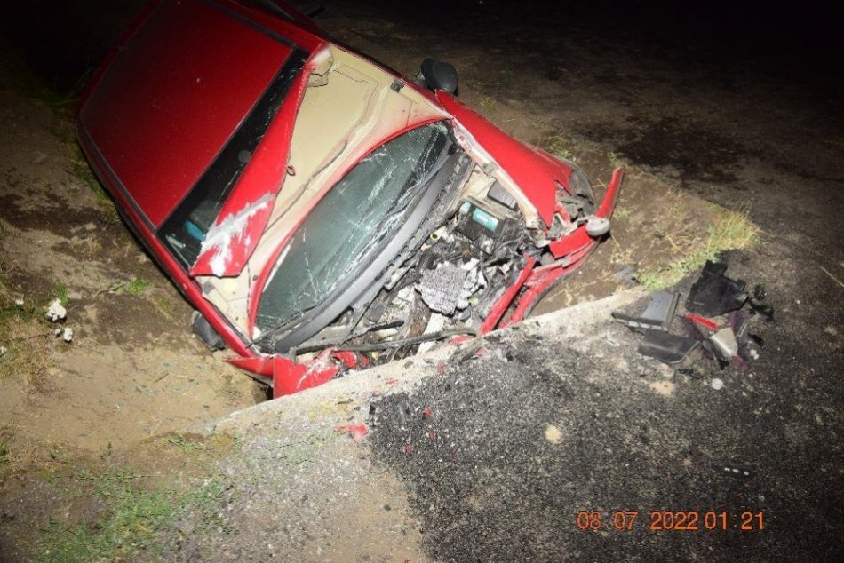 Ilustračný obrázok k článku Hrozivá nehoda neďaleko Zvolena: Mladá vodička utrpela mnohopočetné zranenia, FOTO