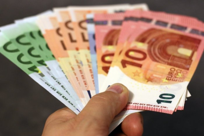 Ilustračný obrázok k článku Mnohí Slováci si PRILEPŠIA: Minimálna mzda sa od budúceho roku ZVÝŠI o viac ako 50 eur!