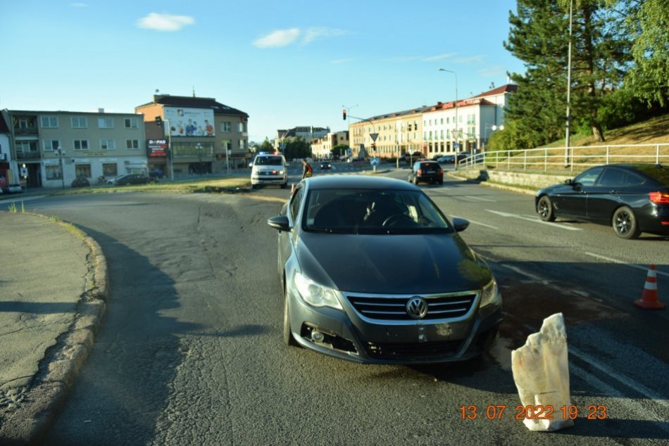 Ilustračný obrázok k článku NEHODA na frekventovanej križovatke vo Zvolene: Vodič putoval rovno do cely, FOTO