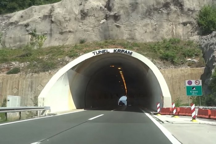 Ilustračný obrázok k článku Idete autom do Chorvátska? TIETO rady, ako správne jazdiť v tuneloch, sa vám ZÍDU!
