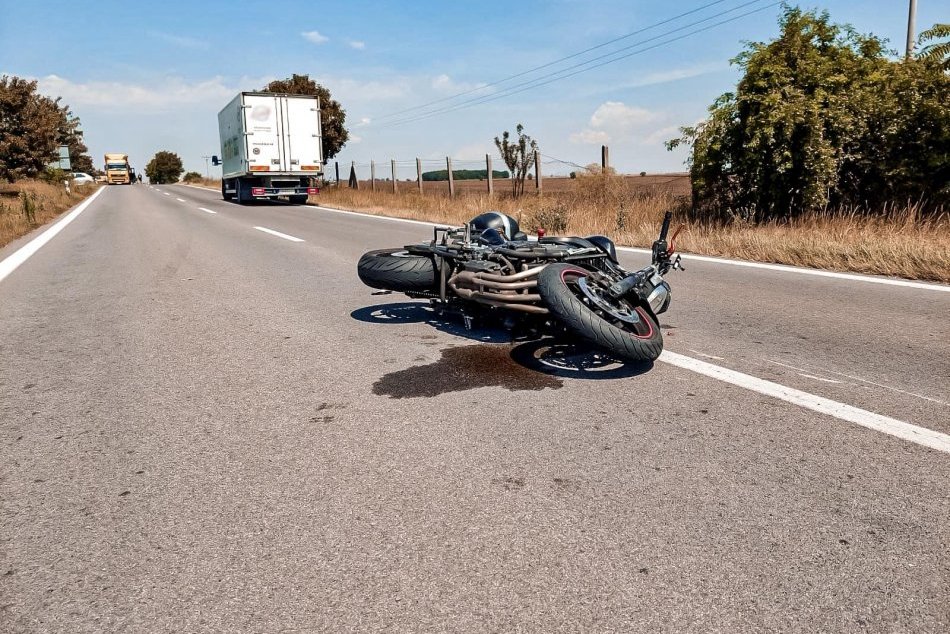 Ilustračný obrázok k článku Obrovské nešťastie pri Nových Zámkoch: Pri nehode zahynul mladý motorkár