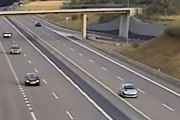 Ilustračný obrázok k článku NEHORÁZNA nezodpovednosť: Šoférka sa na R1 rútila v PROTISMERE a mala smrť v očiach! VIDEO