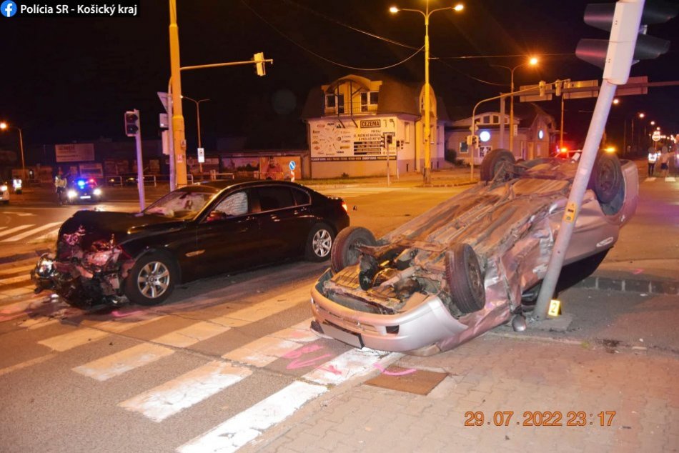 Ilustračný obrázok k článku HROZIVO vyzerajúca nehoda v centre mesta: Spolujazdec je vážne zranený! FOTO