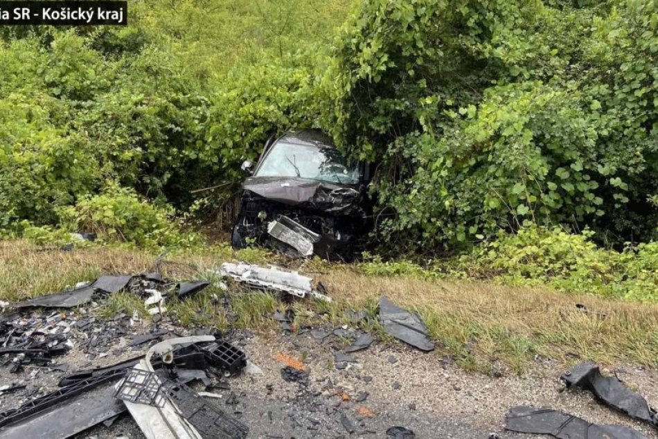 Ilustračný obrázok k článku Tragická nehoda neďaleko Košíc: Jeden vodič zahynul, druhý je ťažko zranený, FOTO