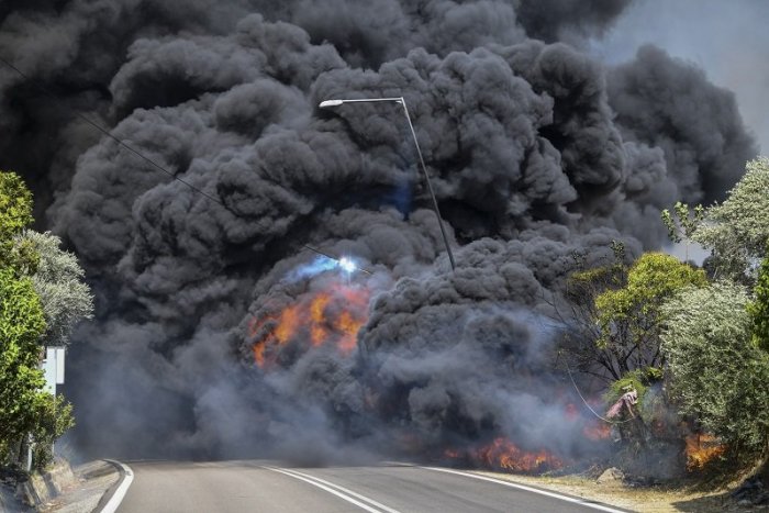 Ilustračný obrázok k článku Grécko opäť zápasí s požiarom: Pre hustý dym uzatvorili diaľnicu do mesta Patras