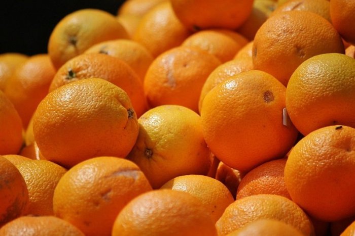 Ilustračný obrázok k článku Pomarančový spor! Kým EÚ a JAR sa naťahujú pre nariadenia, milióny krabíc s ovocím hnijú