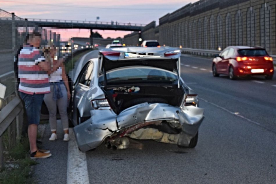 Ilustračný obrázok k článku Nehoda na R1 pred Trnavou: Audi pribrzdilo kvôli kolóne, prišiel nečakaný NÁRAZ