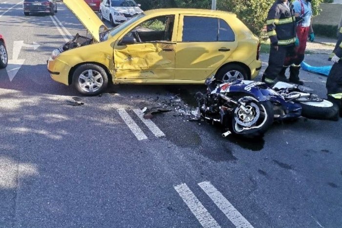Ilustračný obrázok k článku Smrteľná nehoda v Bratislave: Motocyklista po zrážke s autom podľahol zraneniam