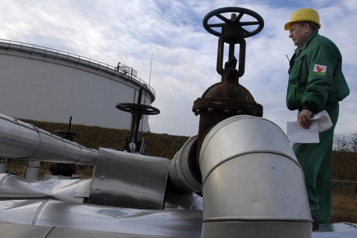 Ilustračný obrázok k článku ZACVAKALI sme to my: Slovnaft uhradil Ukrajine poplatky za prepravu ropy. Čo na to Sulík?