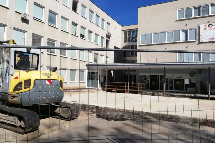 Ilustračný obrázok k článku Zvolenská nemocnica pokračuje s rekonštrukciou: Nastala však ZMENA postupu