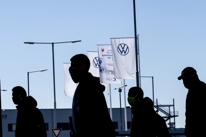 Ilustračný obrázok k článku Prídeme o MEGA ZAMESTNÁVATEĽA? Volkswagen zvažuje presun výroby zo Slovenska