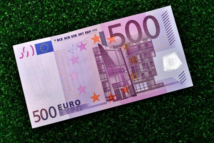 Ilustračný obrázok k článku Heger prekvapil TISÍCE zamestnancov: Kto VŠETKO si prilepší k výplate o 500 eur?