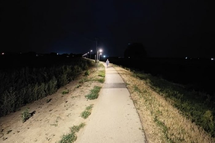 Ilustračný obrázok k článku Prechádzka bude príjemnejšia: Chodník do Modranky lemuje nové osvetlenie
