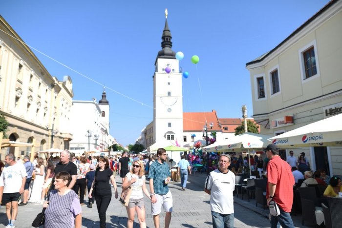 Ilustračný obrázok k článku Tradičný trnavský jarmok spoznal PROGRAM: Láka aj na osemmetrový katapult!