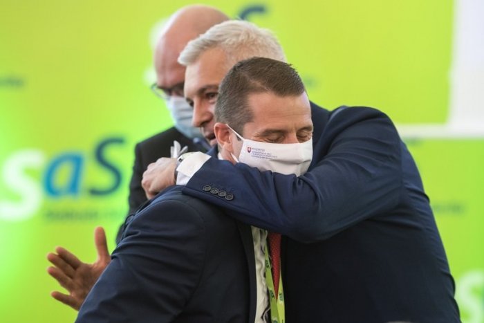 Ilustračný obrázok k článku Klus: Nádej umiera posledná. Predčasné voľby momentálne pre nás nie sú téma