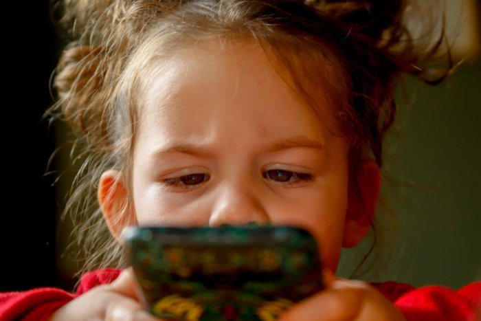 Ilustračný obrázok k článku Vyberáme mobil pre školáka: Aký telefón kúpiť dieťaťu?