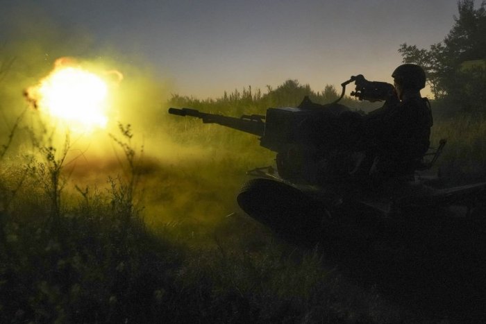 Ilustračný obrázok k článku VAROVANIE od admirála z NATO: Západu DOCHÁDZA munícia, ktorú by mohol dodávať Ukrajine