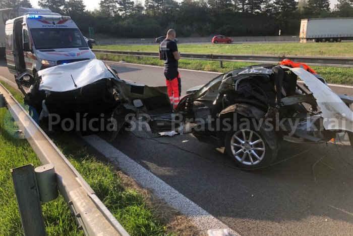 Ilustračný obrázok k článku HROZNE vyzerajúca nehoda kúsok od Bratislavy: Auto ROZTRHLO, vodičovi sa nič nestalo