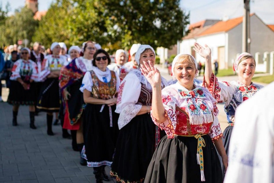 Ilustračný obrázok k článku TIP na víkend: Pri Trnave oslávia tradičné dožinky, chýbať nebude krojovaný SPRIEVOD