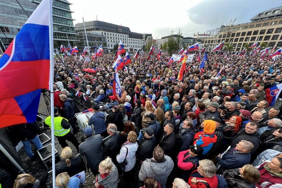 Ilustračný obrázok k článku SVET O SLOVENSKU: Drahé energie a hnev ľudí nahrávajú populistom. Vráti sa Fico k moci?