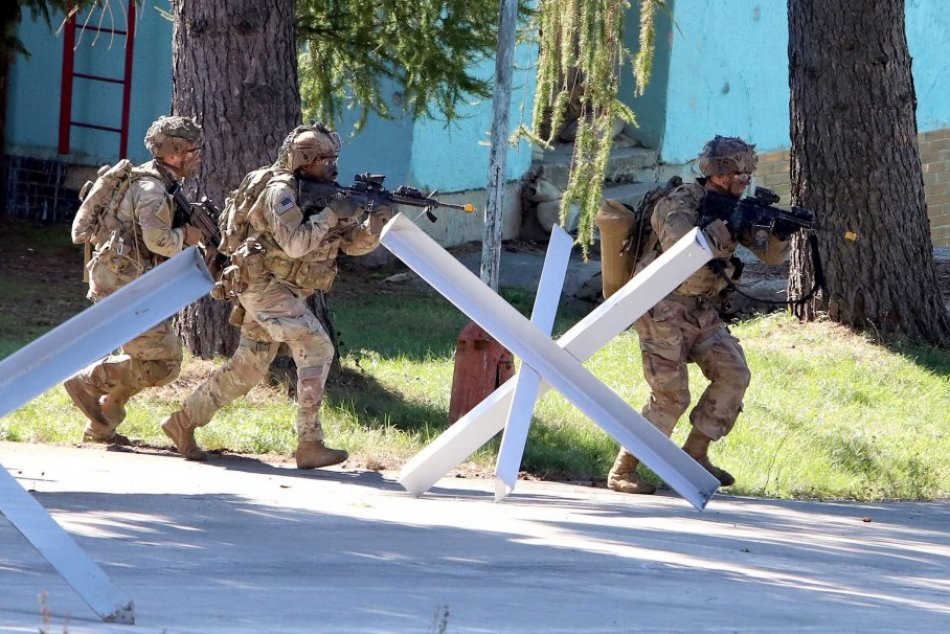 Ilustračný obrázok k článku Vojaci NATO v Lešti spojili sily: Scenár cvičenia bol postavený aj na prvkoch obrany SR, FOTO