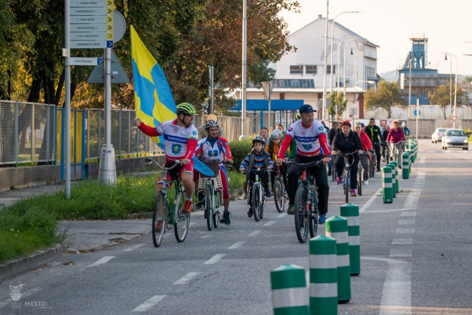 Ilustračný obrázok k článku Topoľčanci si užili spanilú jazdu ulicami: Prišlo takmer STO cyklistov!