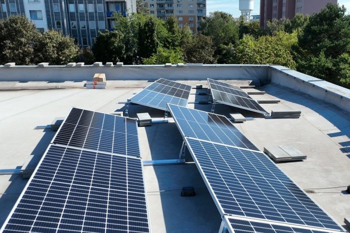 Ilustračný obrázok k článku Trnava osádza solárne panely: Pribudnú na školách, poliklinike a mestských budovách
