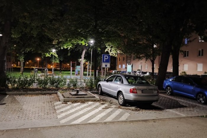 Ilustračný obrázok k článku Vodičov čaká ďalšia ZMENA: Pri školách pribudnú vyhradené parkovacie zóny