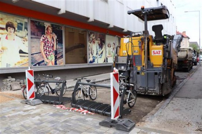 Ilustračný obrázok k článku V Nových Zámkoch UZATVORIA dve ulice: Budú na nich frézovať asfalt