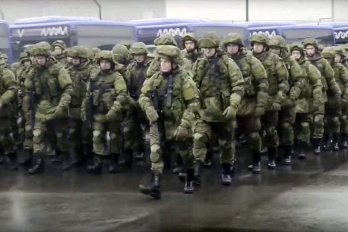 Ilustračný obrázok k článku Hromadná BITKA vojakov na základni pri Moskve: MAZÁCI to schytali pre oblečenie a mobily!