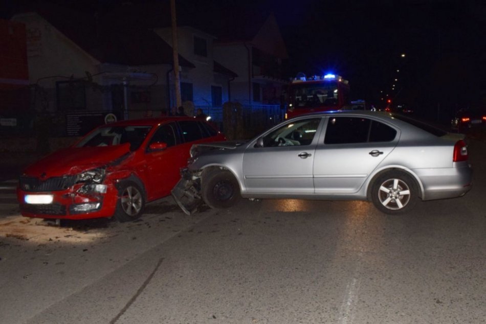 Ilustračný obrázok k článku Pri nehode dvoch áut v Trnave sa zranila žena: Polícia hľadá SVEDKOV