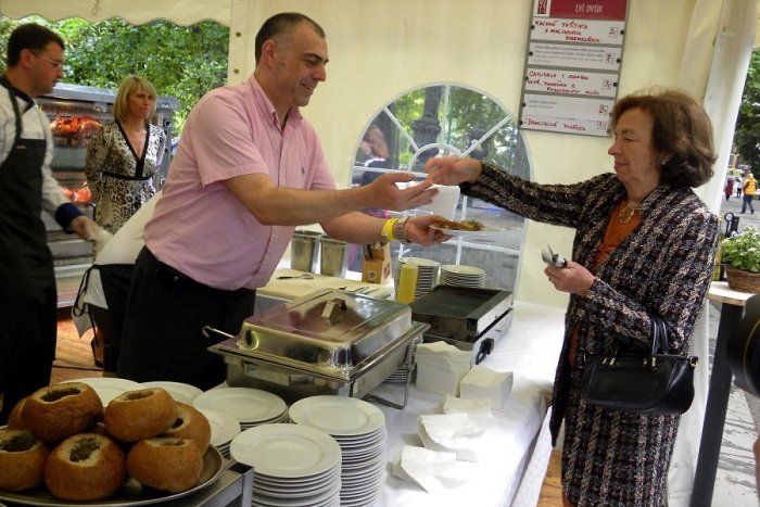Ilustračný obrázok k článku Kam skočiť cez víkend? Odštartuje jarmok a festival jedla, ukážu sa rýchle autá, a to nie je všetko!