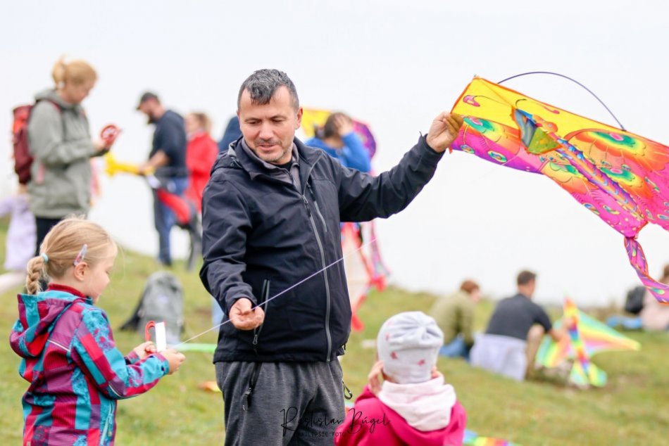 Ilustračný obrázok k článku Nebo nad Kalváriou ožilo: Zaplnili ho pestrofarebné šarkany, FOTO