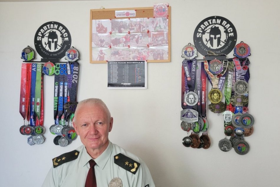 Ilustračný obrázok k článku Policajt Ján je dôkazom, že vek je len číslo: Zbiera medaily z extrémnych pretekov, FOTO