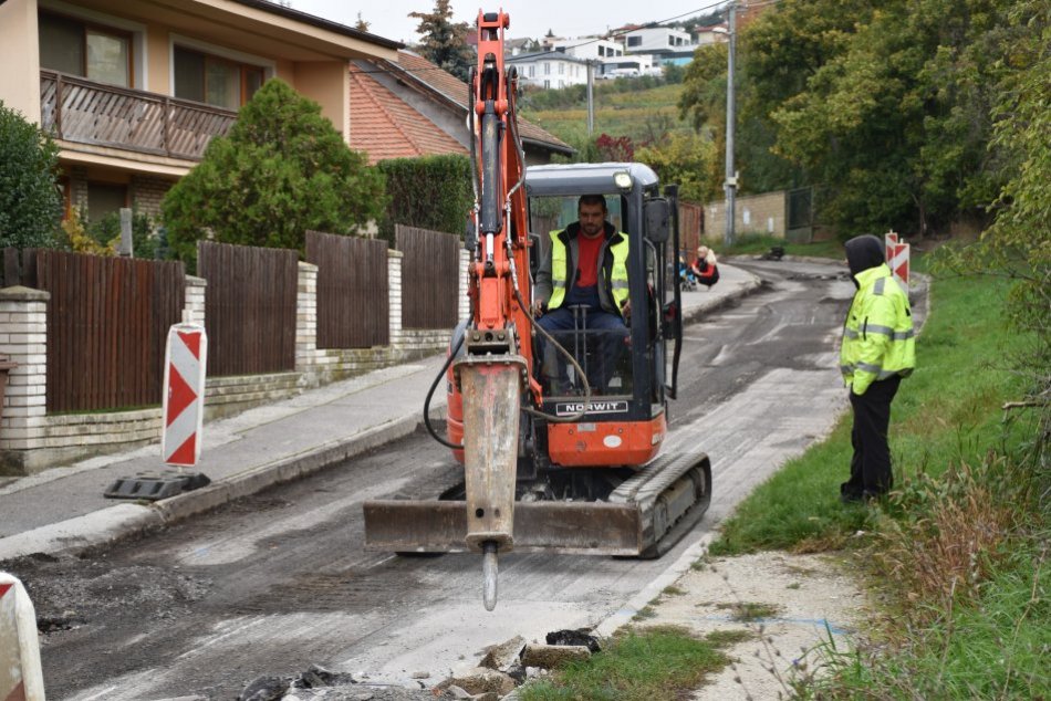 Ilustračný obrázok k článku Obyvatelia sa dočkajú nového asfaltu: V Nitre odštartovala oprava jednej z ulíc