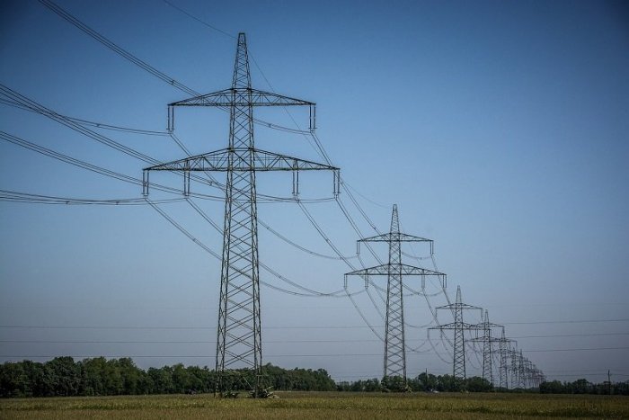 Ilustračný obrázok k článku Zima sa blíži, Rusko stále útočí: Ukrajina doviezla na SKÚŠKU elektrinu zo Slovenska