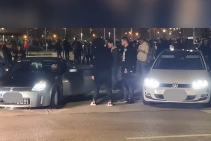 Ilustračný obrázok k článku HLUK a SMRAD z viac ako tisíc áut: Nepovolenú akciu v Bratislave prerušil zásah polície +VIDEO