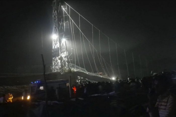 Ilustračný obrázok k článku HRÔZOSTRAŠNÉ zábery na rútiaci sa most: Z miesta katastrofy hlásia DESIATKY mŕtvych!
