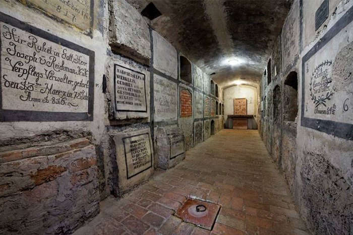 Ilustračný obrázok k článku Spoznajte TAJOMNÉ miesto pod Dómom sv. Martina: KRYPTY ukrývajú hroby staré stovky rokov