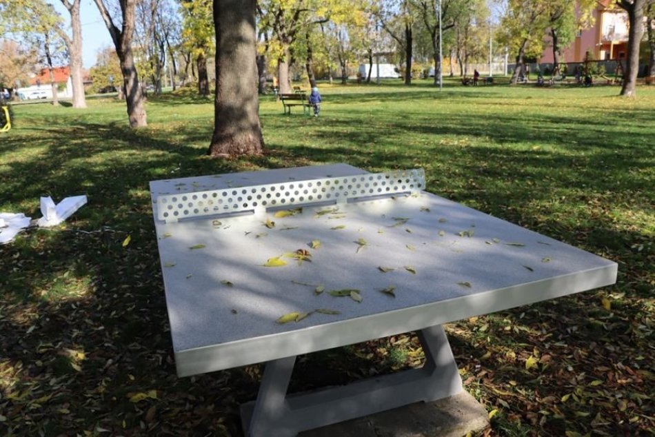Ilustračný obrázok k článku Ďalšia možnosť na príjemný relax: V jednom z parkov pribudol pingpongový stôl