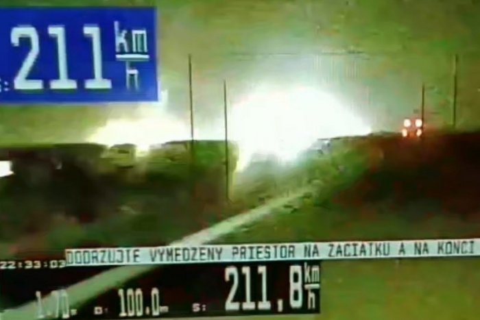 Ilustračný obrázok k článku VIDEO: Neuveriteľný DRZÁŇ! Vysmial sa polícii a rútil sa po diaľnici 211 km/h