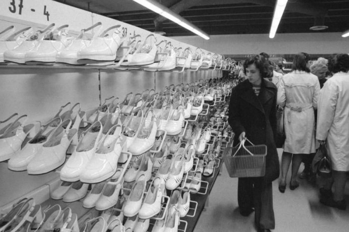 Ilustračný obrázok k článku Život pred Novembrom '89? Dožívali sme sa MENEJ, na väčšinu tovaru sme pracovali DLHŠIE