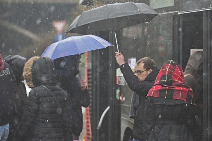 Ilustračný obrázok k článku Pripravte sa na dážď, sneženie, ale aj mrznúce zrážky: Aké bude POČASIE najbližšie dni?