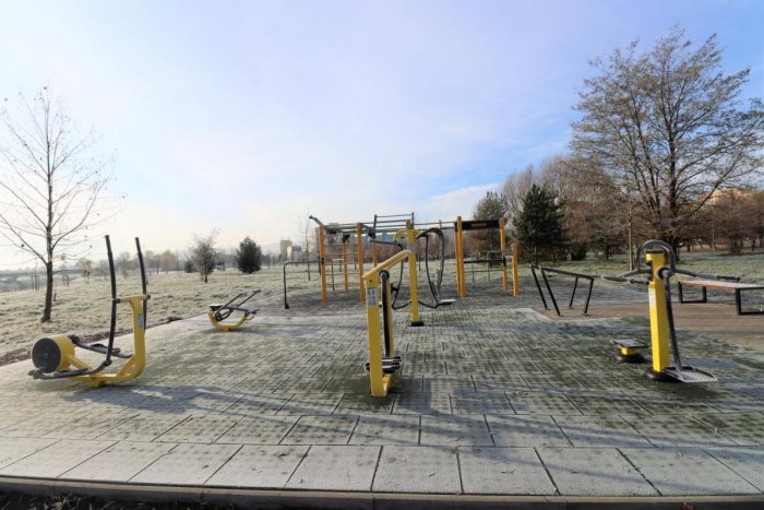 Ilustračný obrázok k článku NOVINKA v Prešove: Na Sídlisku III vznikol FIT park, cvičiť tam môžeme kedykoľvek, FOTO