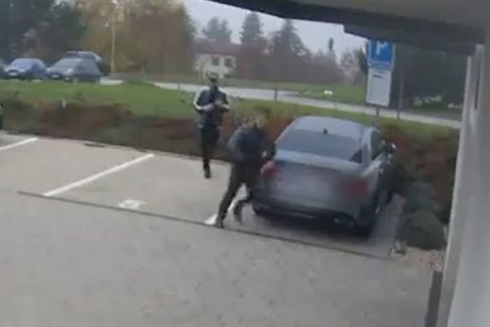 Ilustračný obrázok k článku Polícia pátra po dvojici mužov: VIDEO zachytáva, čo sa odohralo v Bystrici