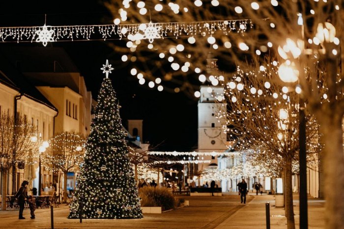 Ilustračný obrázok k článku Vianoce prichádzajú aj do Trnavy: Otvoria adventné trhy a rozsvietia stromček