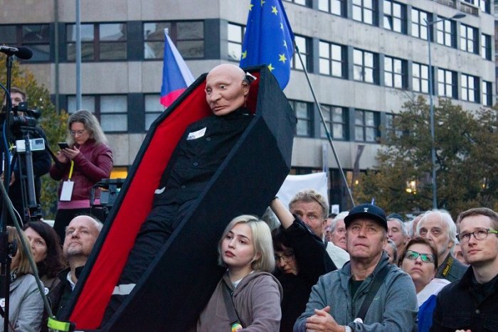 Ilustračný obrázok k článku DARČEK pre Putina! Česká petícia žiada odstrihnúť ruskú ambasádu od energií