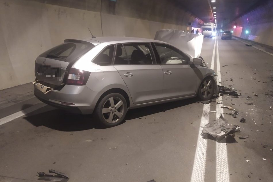 Ilustračný obrázok k článku Nehoda v Tuneli Branisko: Po zrážke áut hlásia 3 zranené osoby