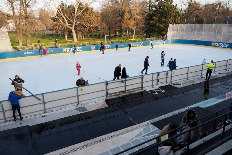 Ilustračný obrázok k článku V Mestskom parku otvorili KLZISKO aj s NOVINKOU: Kedy sa verejnosť môže korčuľovať?