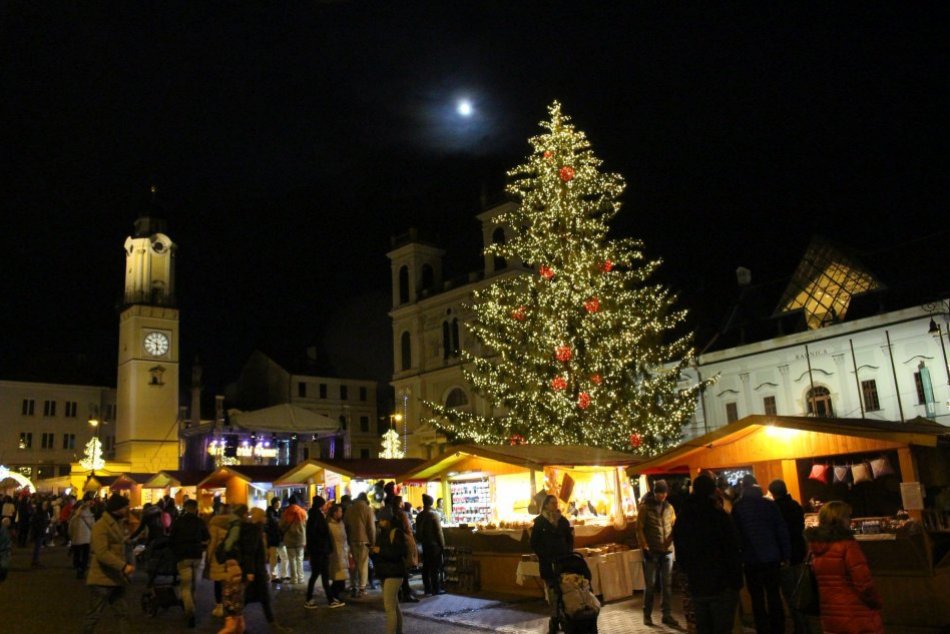 Ilustračný obrázok k článku Vianočný TÝŽDEŇ bude v Bystrici pestrý: Tešte sa na špeciálne PUNČE aj KONCERTY